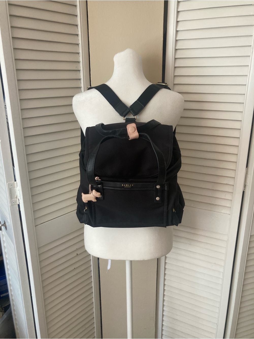 RADLEY LONDON Black Backpack with Pink Dog